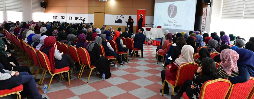 PROF. DR. MEHMET GÖRMEZ, ŞEHİT DEMET SEZEN KIZ AİHL. ÖĞRENCİLERİNİN MİSAFİRİ OLDU