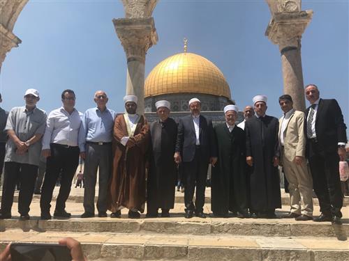 MESCİD-İ AKSA'DA CUMA NAMAZI
