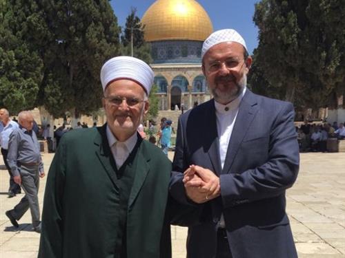 MESCİD-İ AKSA'DA CUMA NAMAZI